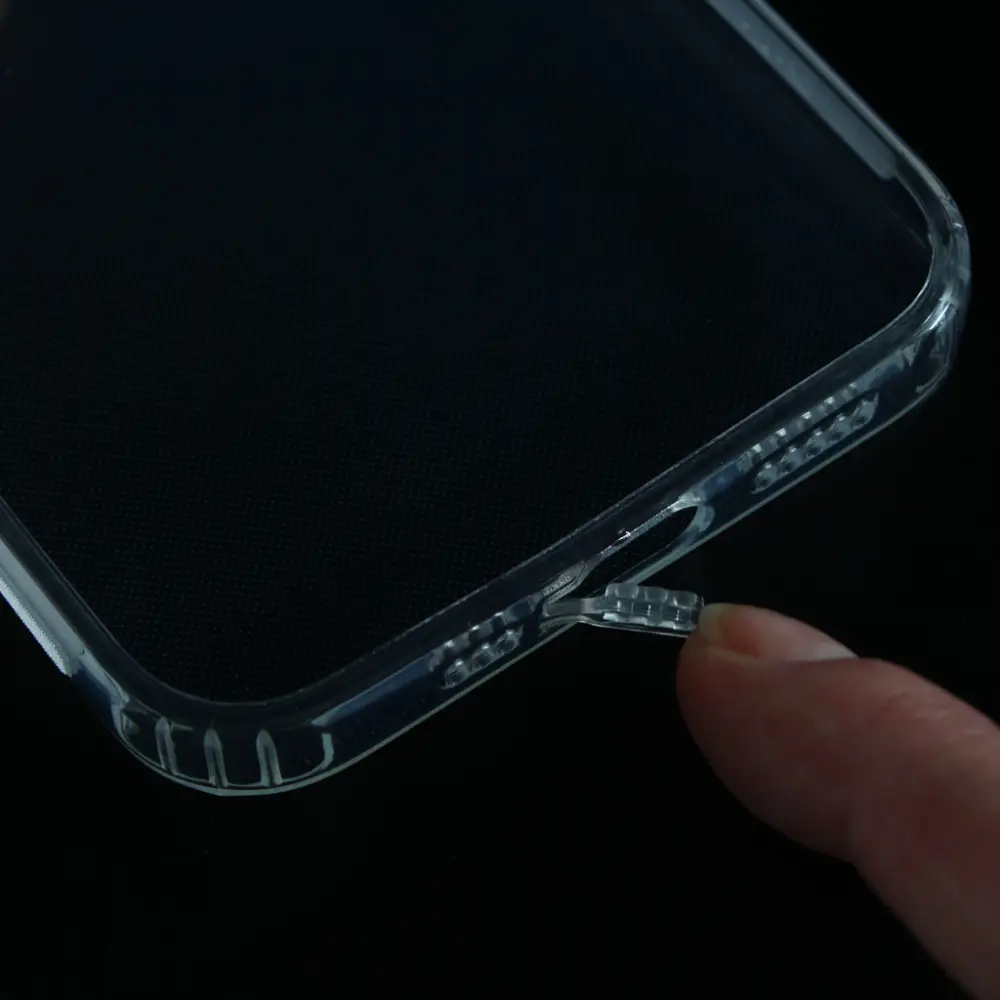 Torbica Silikonska Ultra Thin With Pluggy za Iphone 13 6.1 Transparent