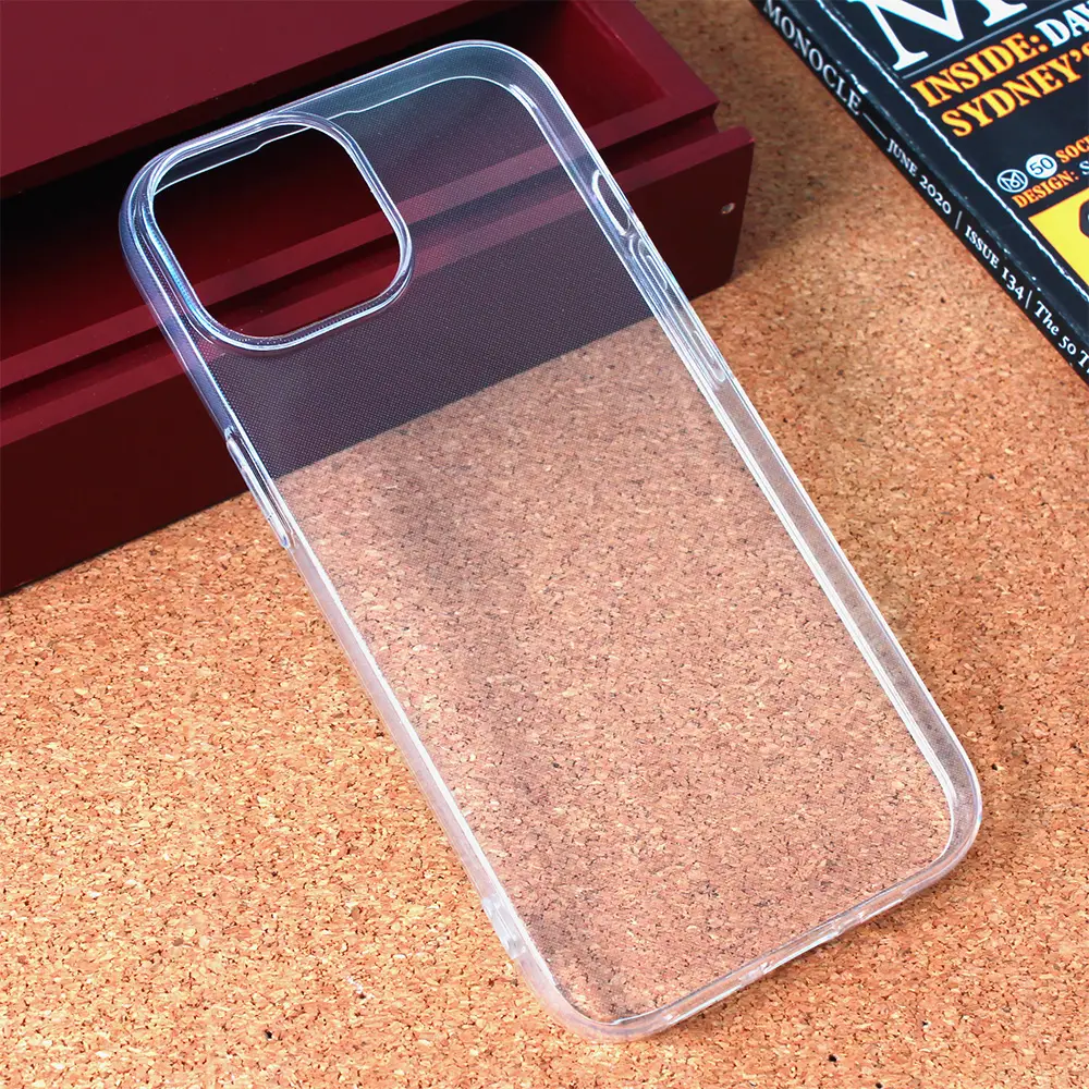 Torbica Silikonska Ultra Thin za Iphone 15 6.1 Transparent