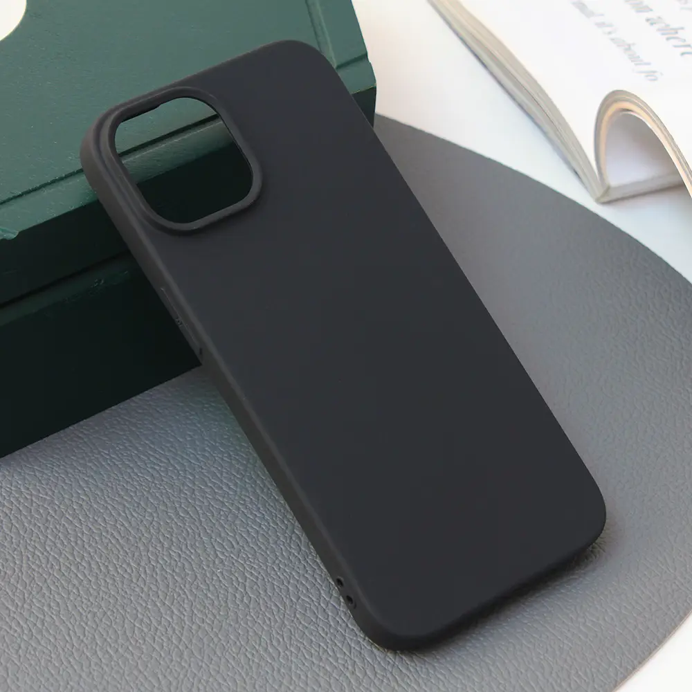 Torbica Silikonska Skin za Iphone 15 6.1 Mat Crna