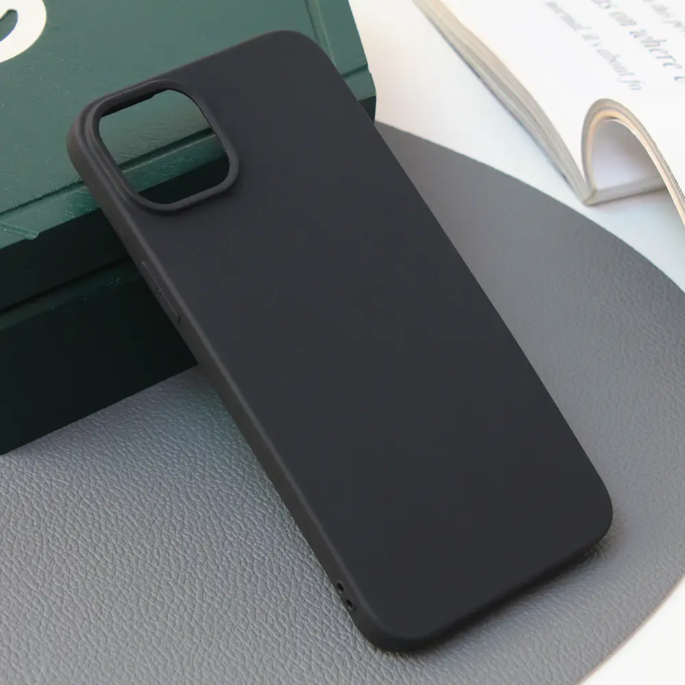 Torbica Silikonska Skin za Iphone 15 Plus 6.7 Mat Crna