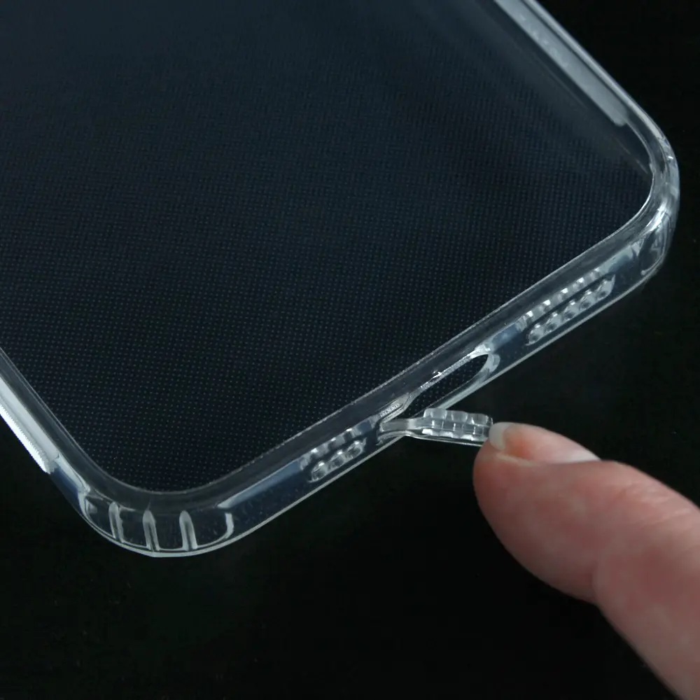 Torbica Silikonska Ultra Thin With Pluggy za Iphone 15 Plus 6.7 Transparent
