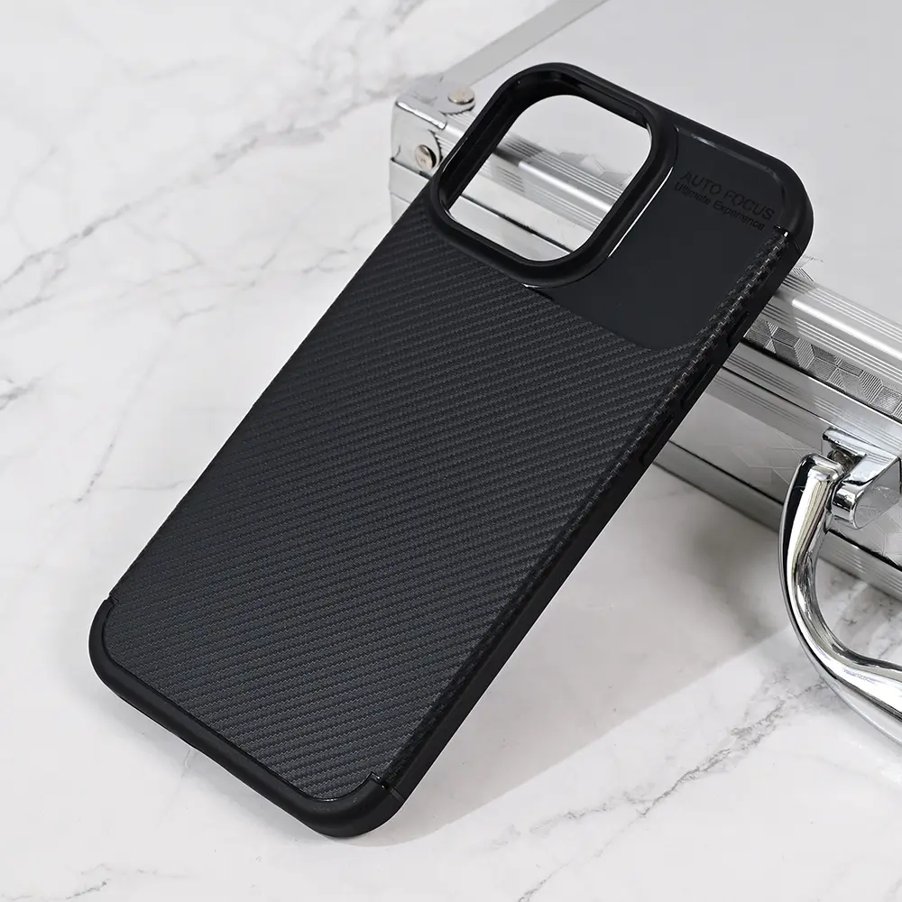 Torbica Defender Carbon za Iphone 16 Pro Max 6.9 Crna