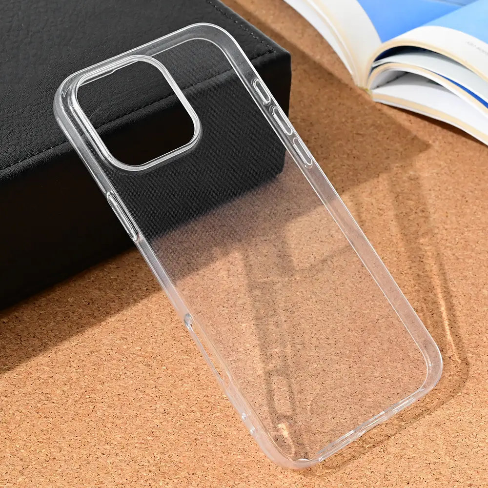 Torbica Silikonska Ultra Thin za Iphone 16 Pro Max 6.9 Transparent