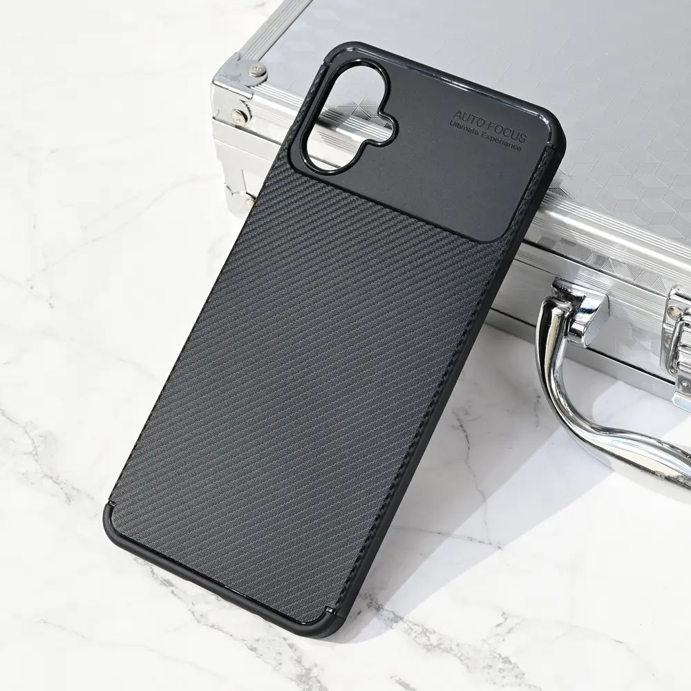 Torbica Defender Carbon za Samsung A065F Galaxy A06 Crna