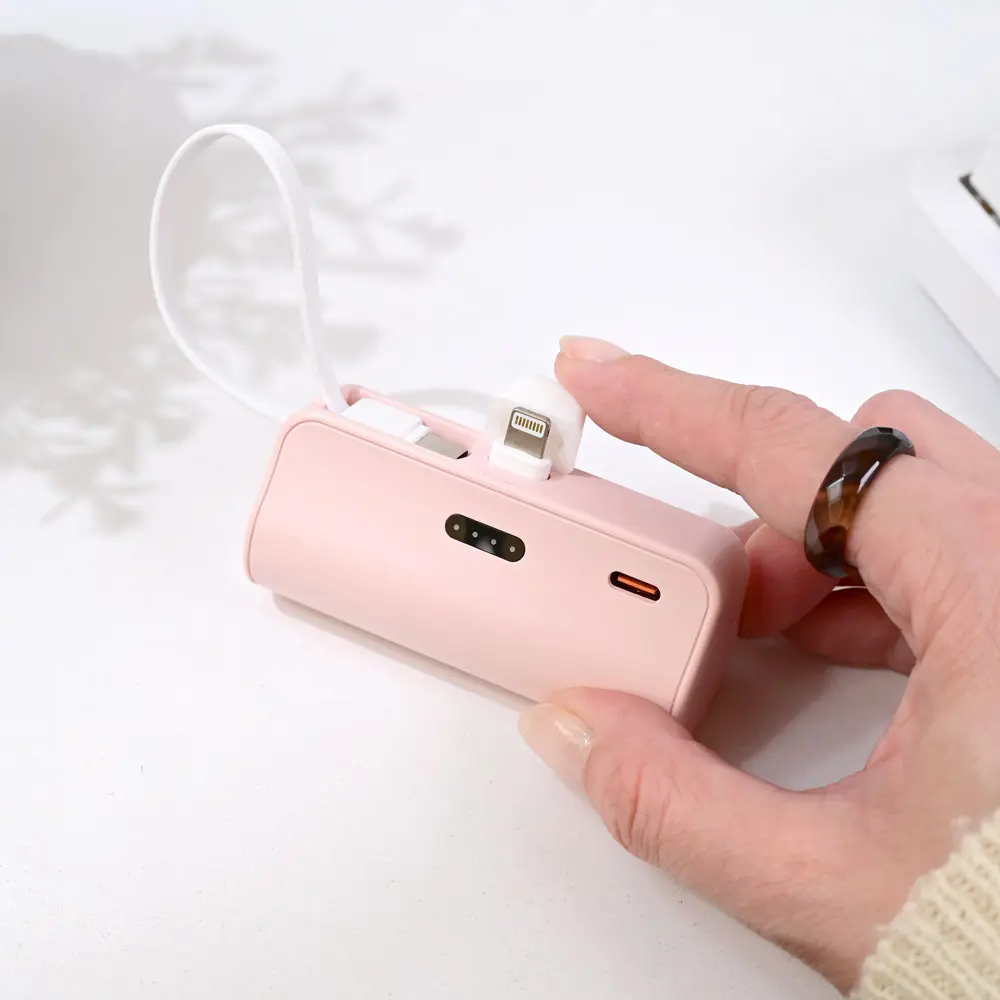 Power Bank Prenosiva Baterija Privezak 5000mah Fast Lightning Roze