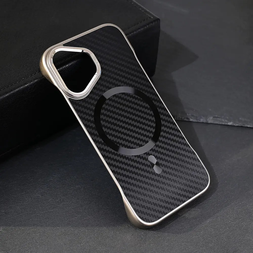 Torbica Magsafe Carbon za Iphone 16 6.1 Crna