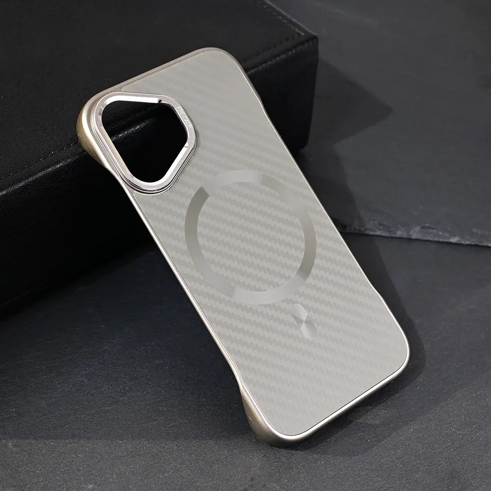 Torbica Magsafe Carbon za Iphone 16 6.1 Siva