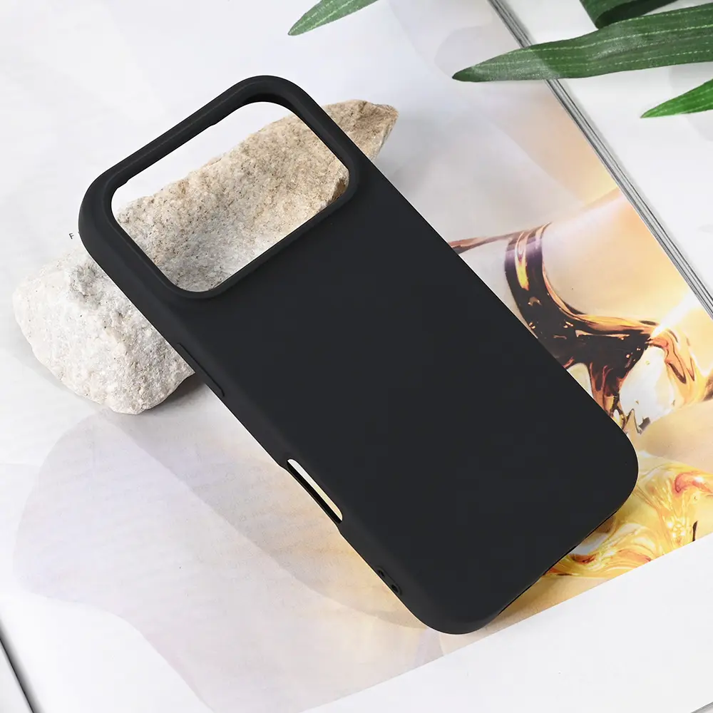 Torbica Teracell Soft Velvet za Iphone 17 Pro 6.3 Crna