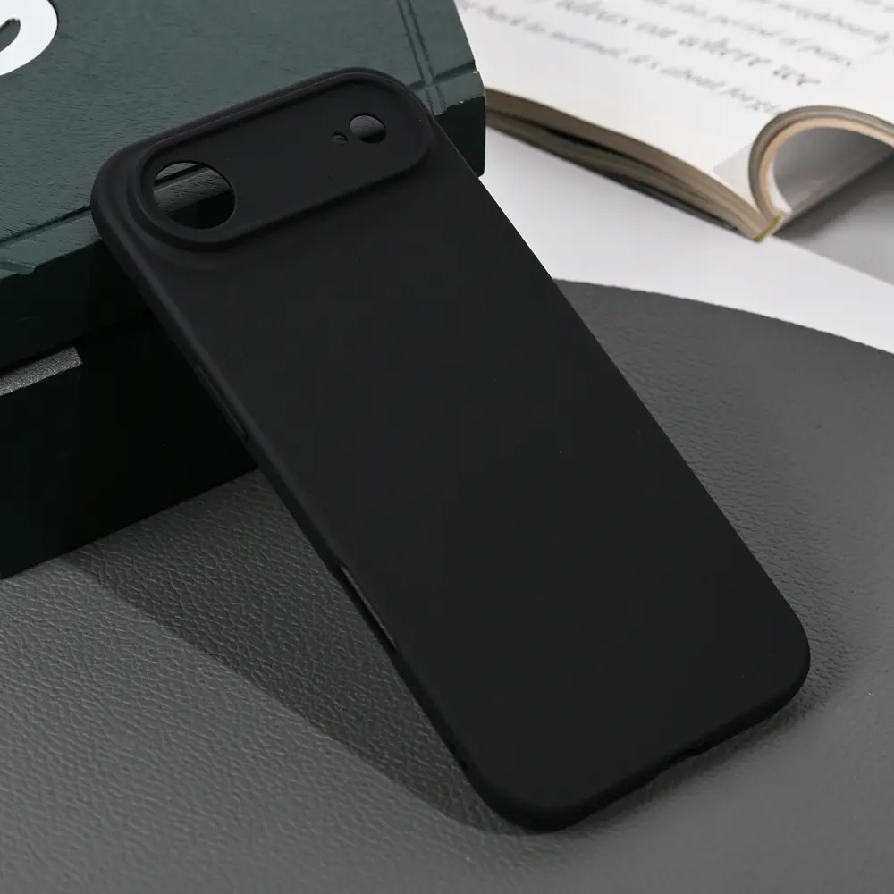 Torbica Silikonska Skin za Iphone 17 Air 6.6 Mat Crna