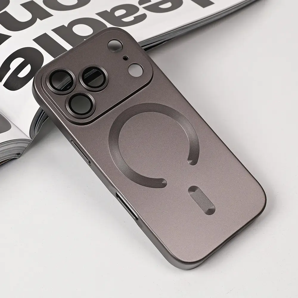 Torbica Magsafe Chrome za Iphone 17 Pro 6.3 Siva